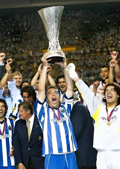 突发！足坛科斯塔猝然离世，创25冠传奇人生，C罗悼念穆帅泪崩